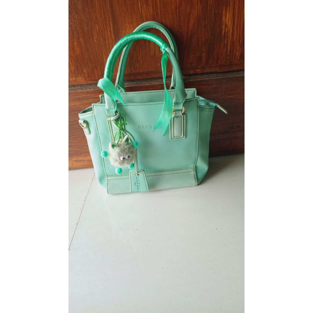 Preloved tas Brera Preloved Tas slingbag  Tas second Preloved