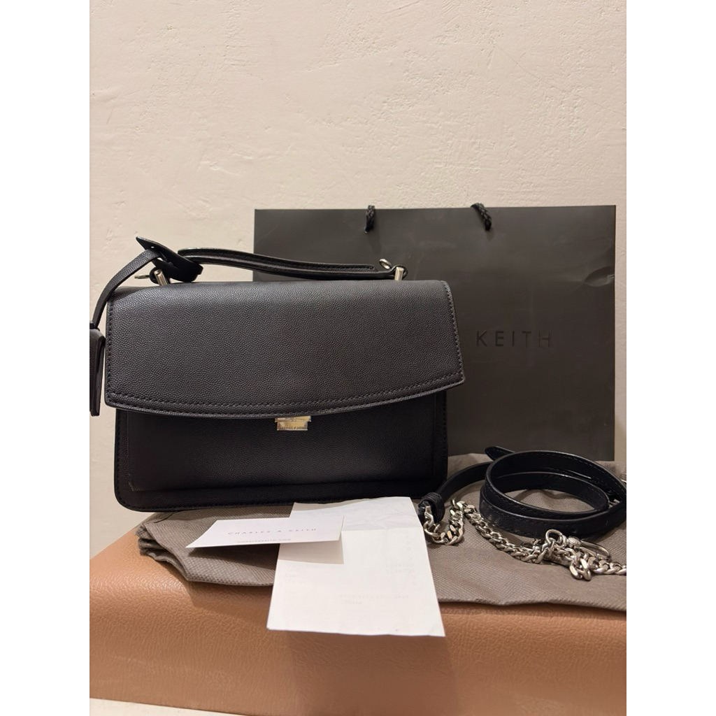 Preloved Tas Charles and Keith CK2-90780344 Hitam