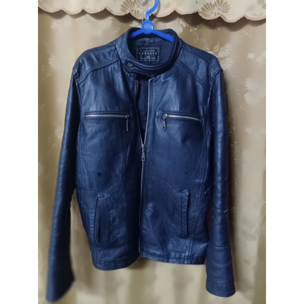 JAKET KULIT BEKAS MANTAN BUKAN BUAYA