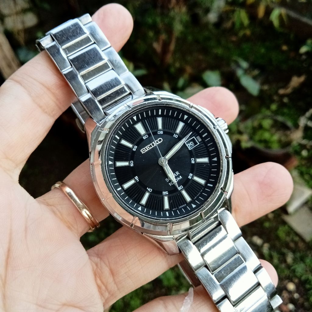 Seiko Solar SNE081P1 Black Dial Cal V157-0AB0