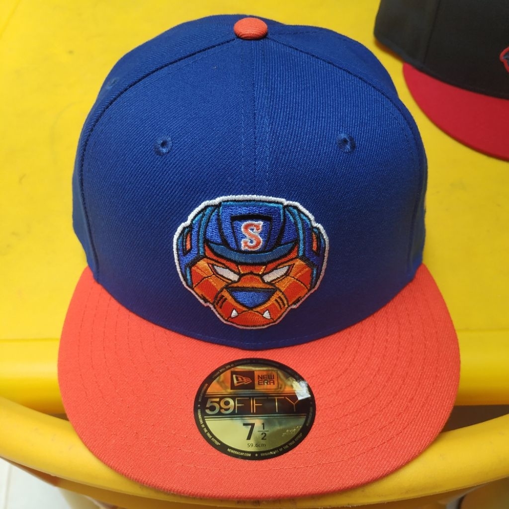 Topi New Era MiLB collab Marvel Defenders Original.