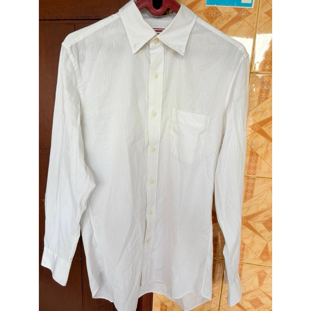 Kemeja Putih Uniqlo
