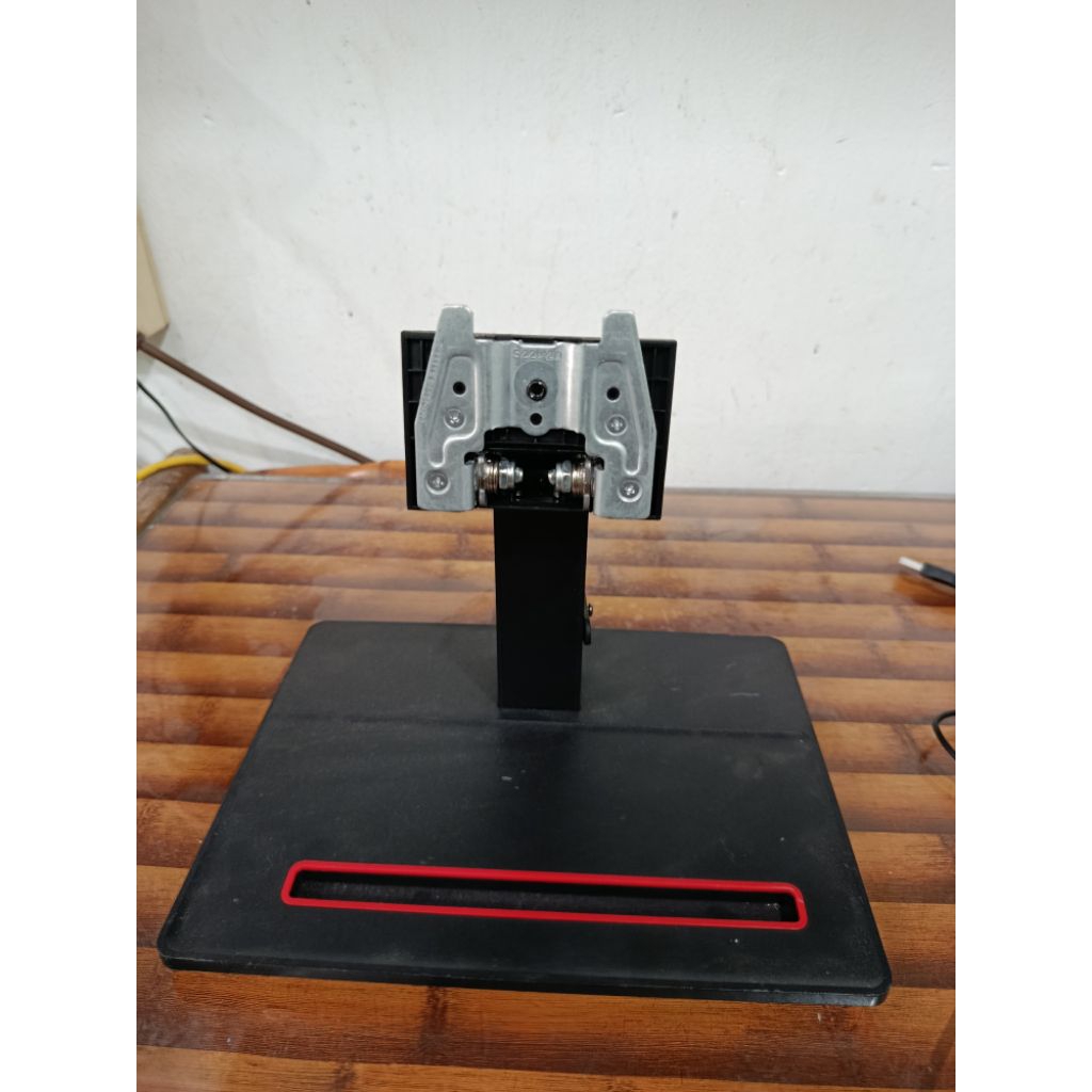 kaki layar monitor Lenovo ThinkCentre