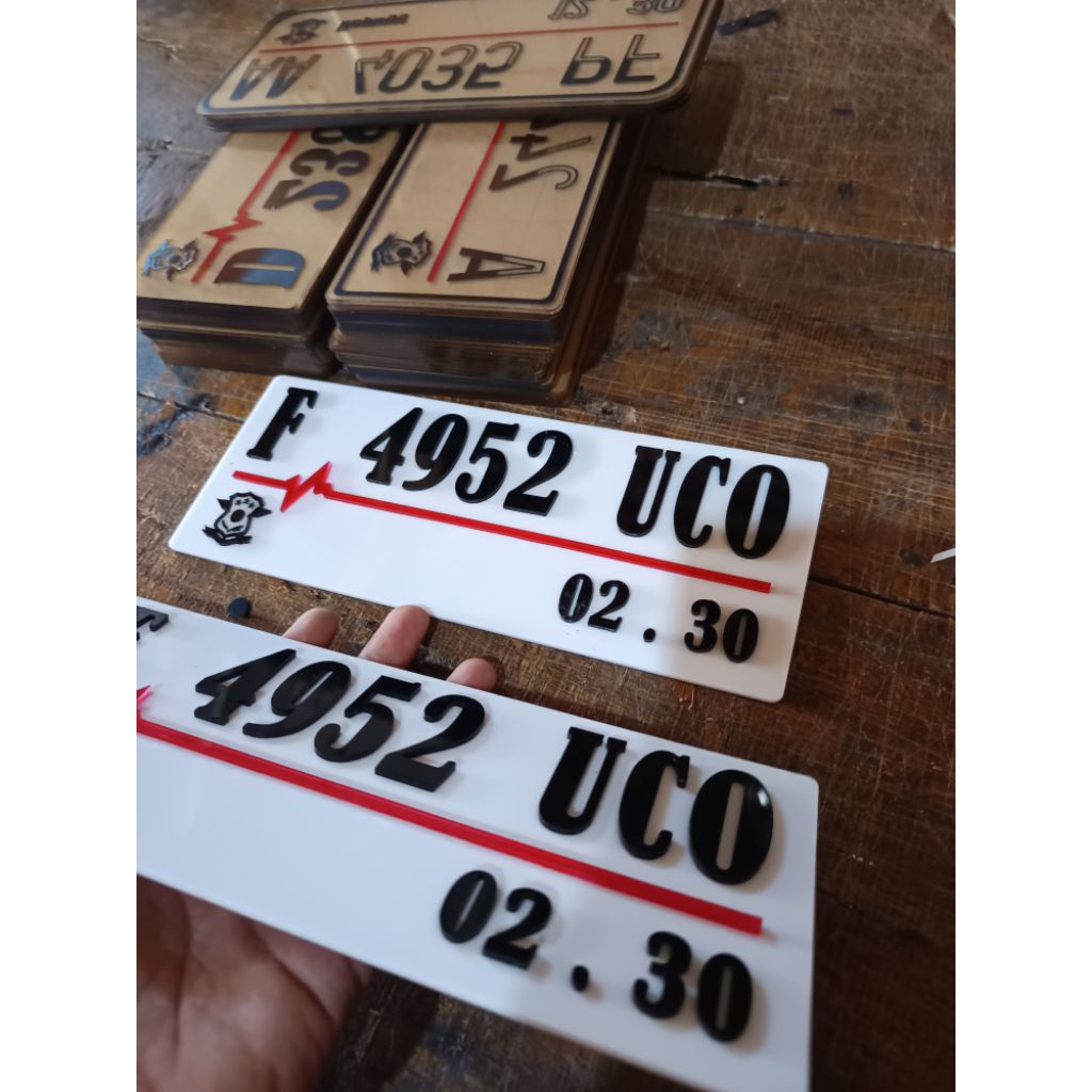 PLAT NOMOR AKRILIK HURUF TIMBUL