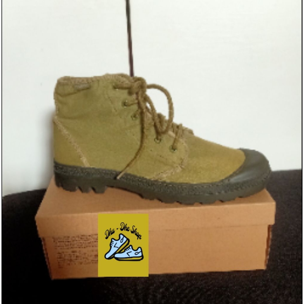 Sepatu Paladium size 42 bagus ,berkelas original