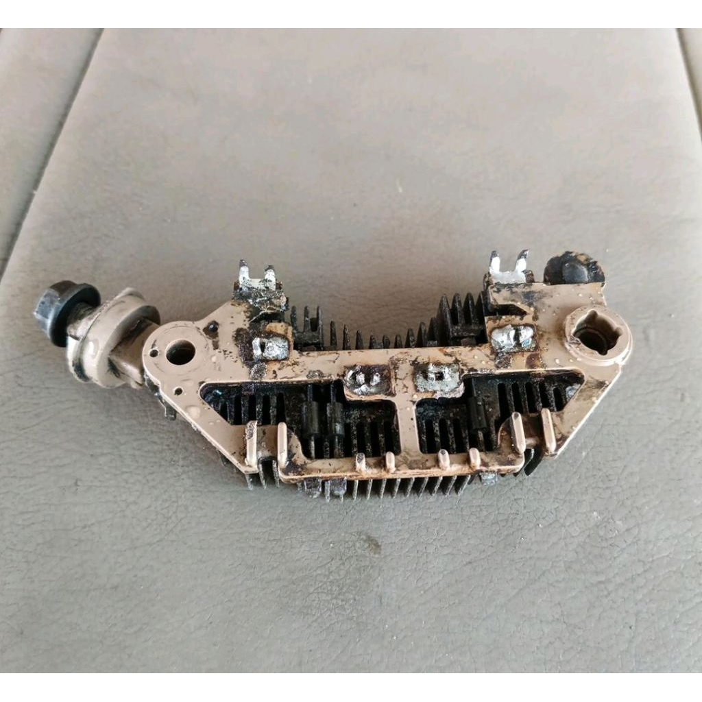 Dioda alternator kia carnival sedona bensin