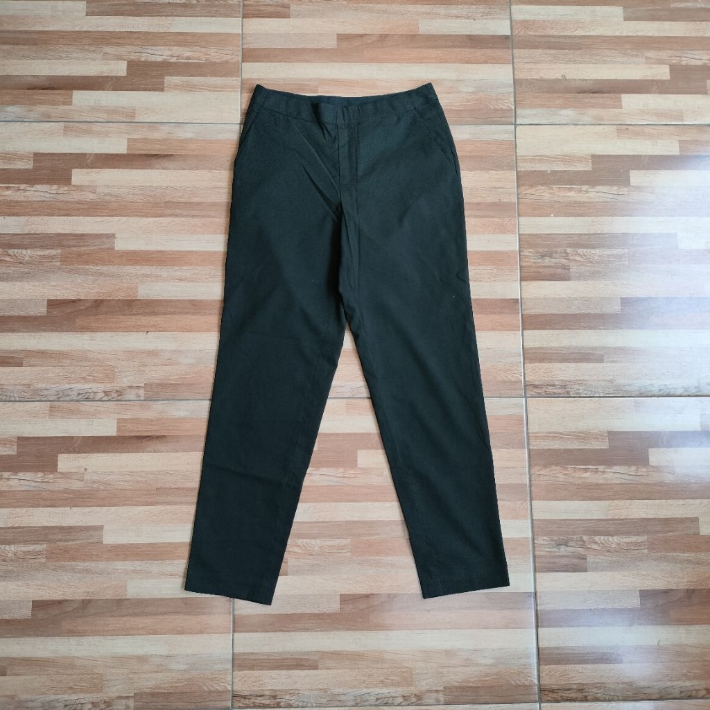 Uniqlo Celana Formal Casual Hitam Wanita