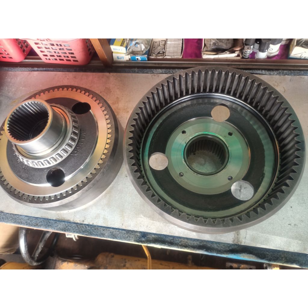 Ring gear front axle loader Caterpillar 926e bekas seperti baru siap pakai