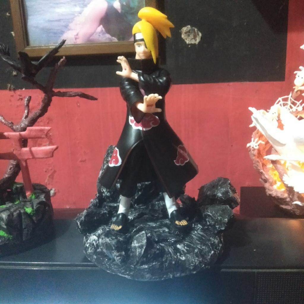 stand base figure batu hitam