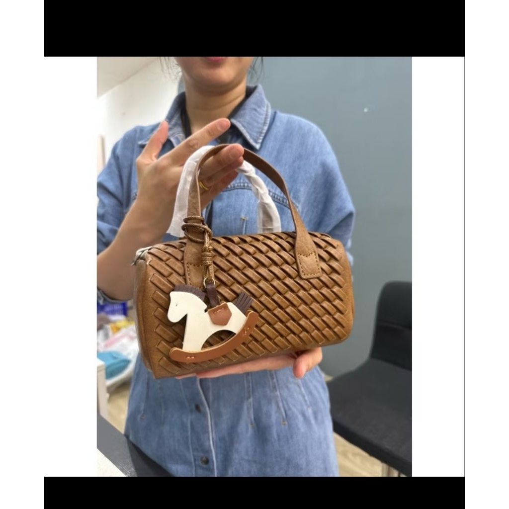 Tas selempang tas anyam