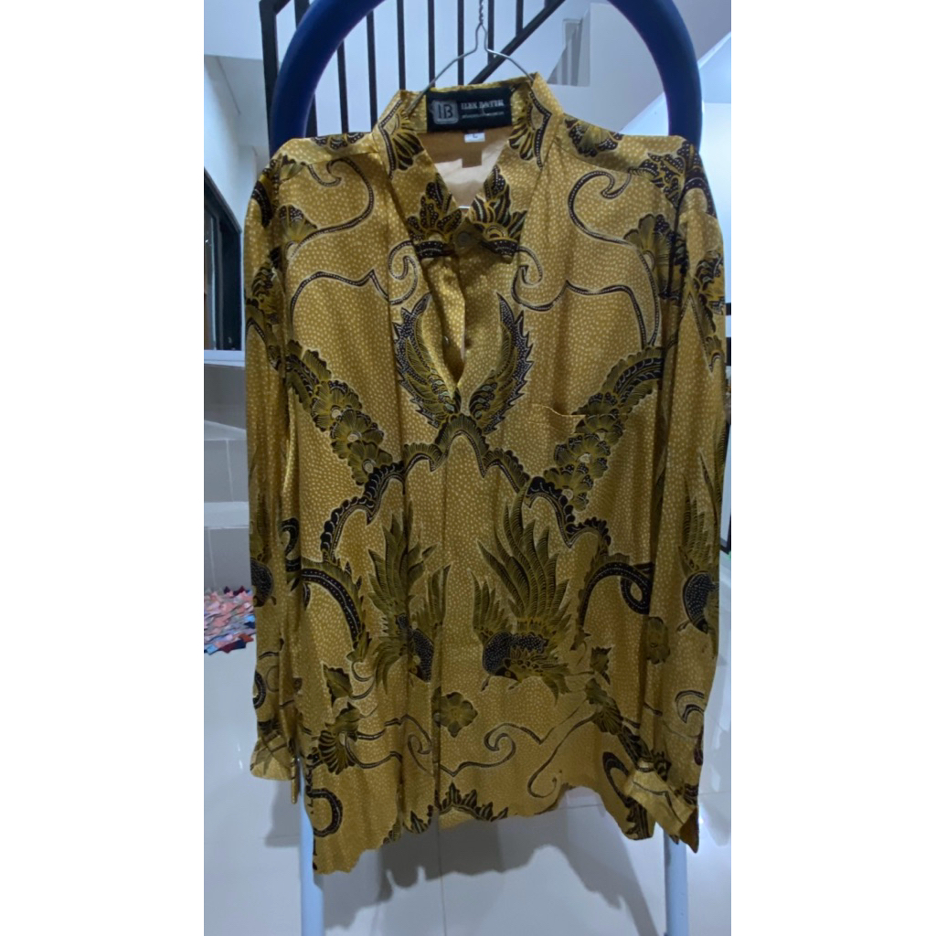 Preloved Kemeja Batik Elegan | Sogan Motif Phoenix | Batik Sutera | Kondisi Istimewa | Siap Pakai
