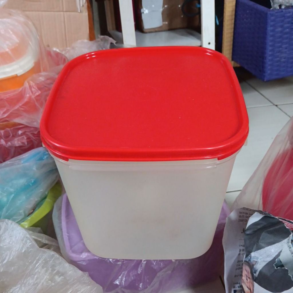 Mm square tupperware