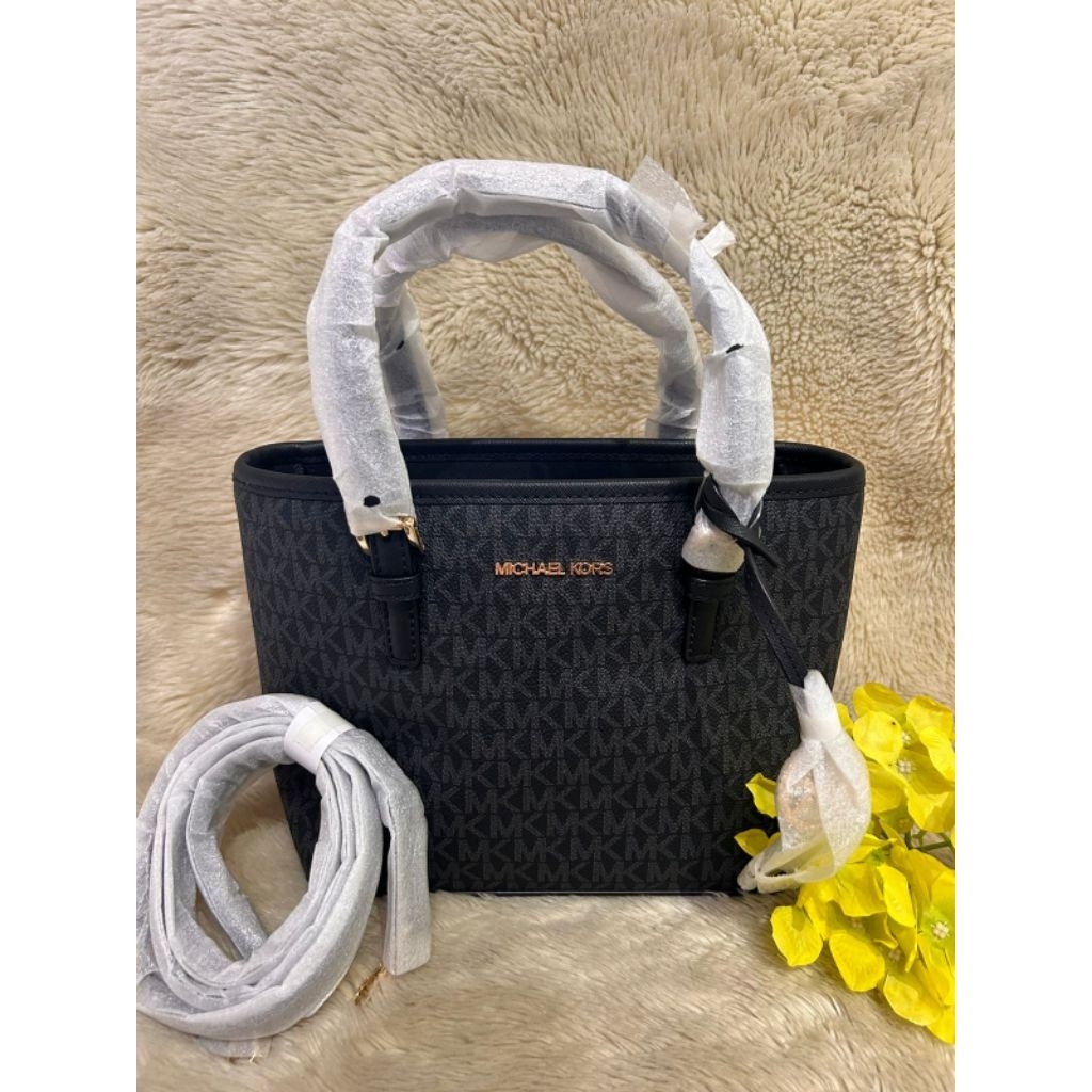 *MK JET SET TRAVEL XS CRYL TOTE SIGN BLACK