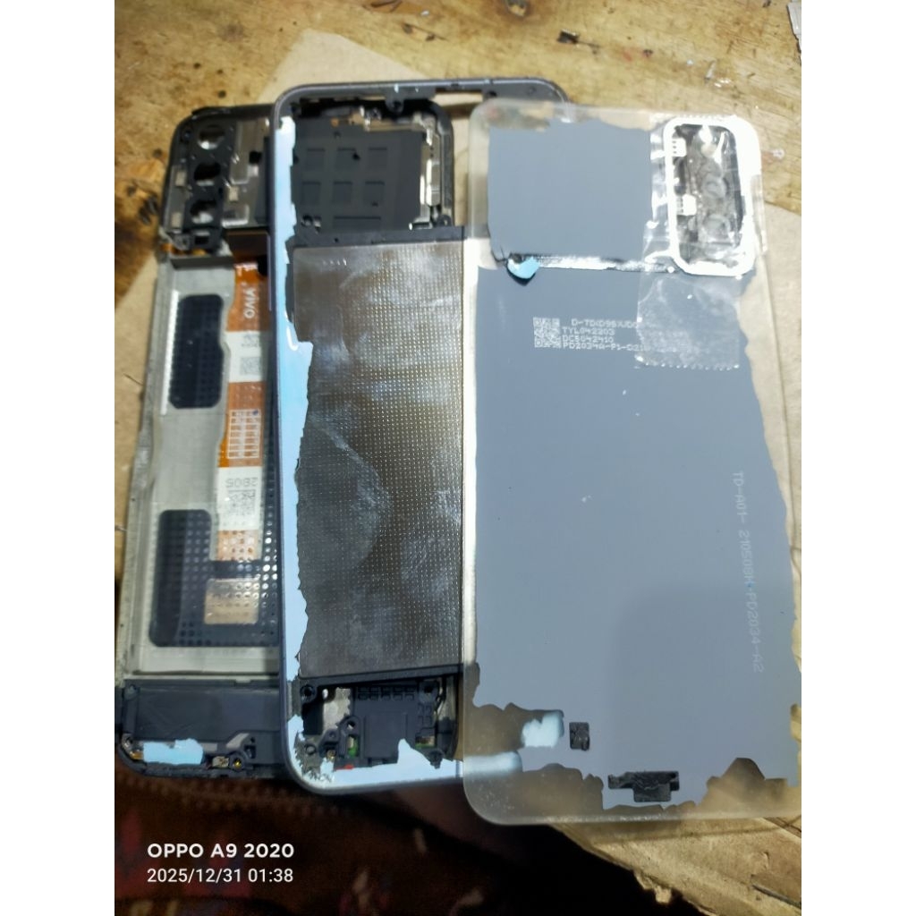 FRAME TATAKAN LCD / BEZZEL _ FINJER PRIN _ SPIKER VIVO Y20 / Y20 SG ORIGINAL COPOTAN