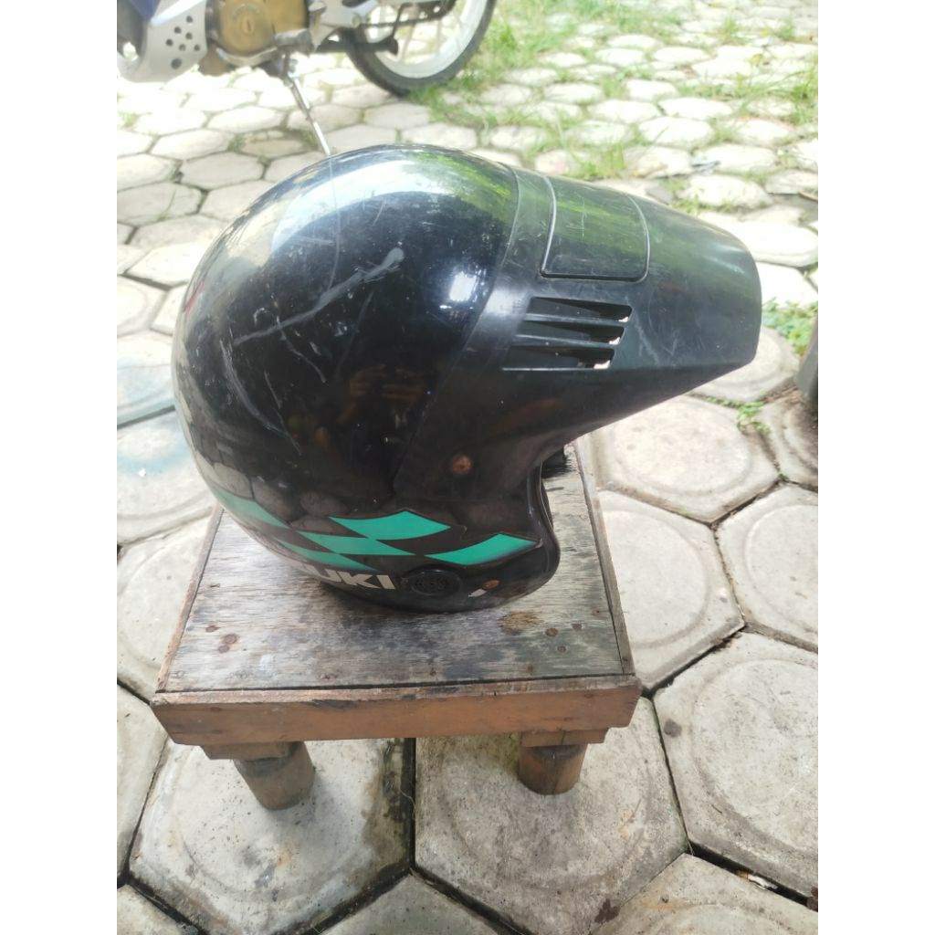 Helm Suzuki Original