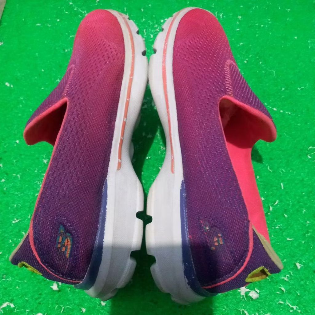 Sepatu preloved wanita Skechers Go Walk