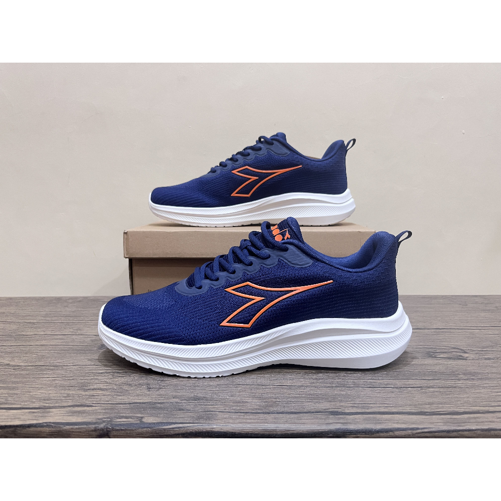 Sepatu olahraga Running casual pria Diadora Mara Navy Biru Original