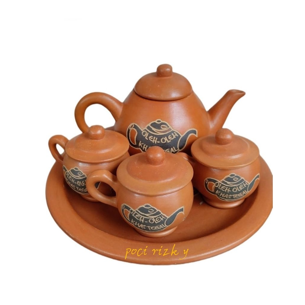 Poci set tanah liat khas Tegal