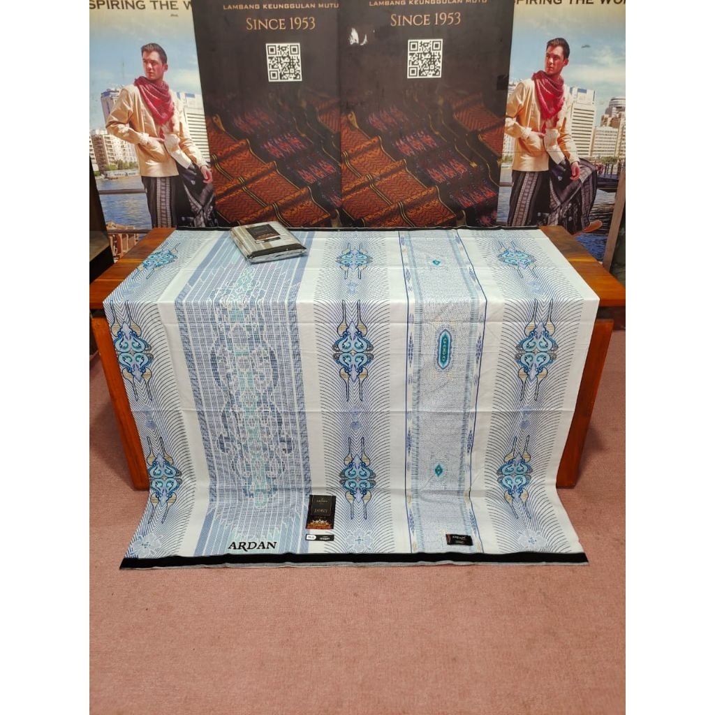 SARUNG PRIA ARDAN FAMILY BRILIAN PUTIH MOTIF MEWAH
