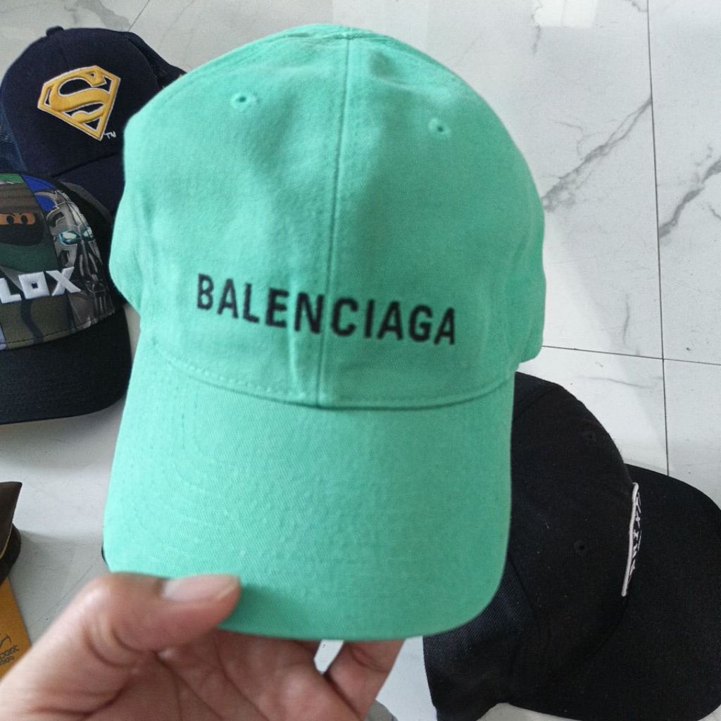 topi balenciaga