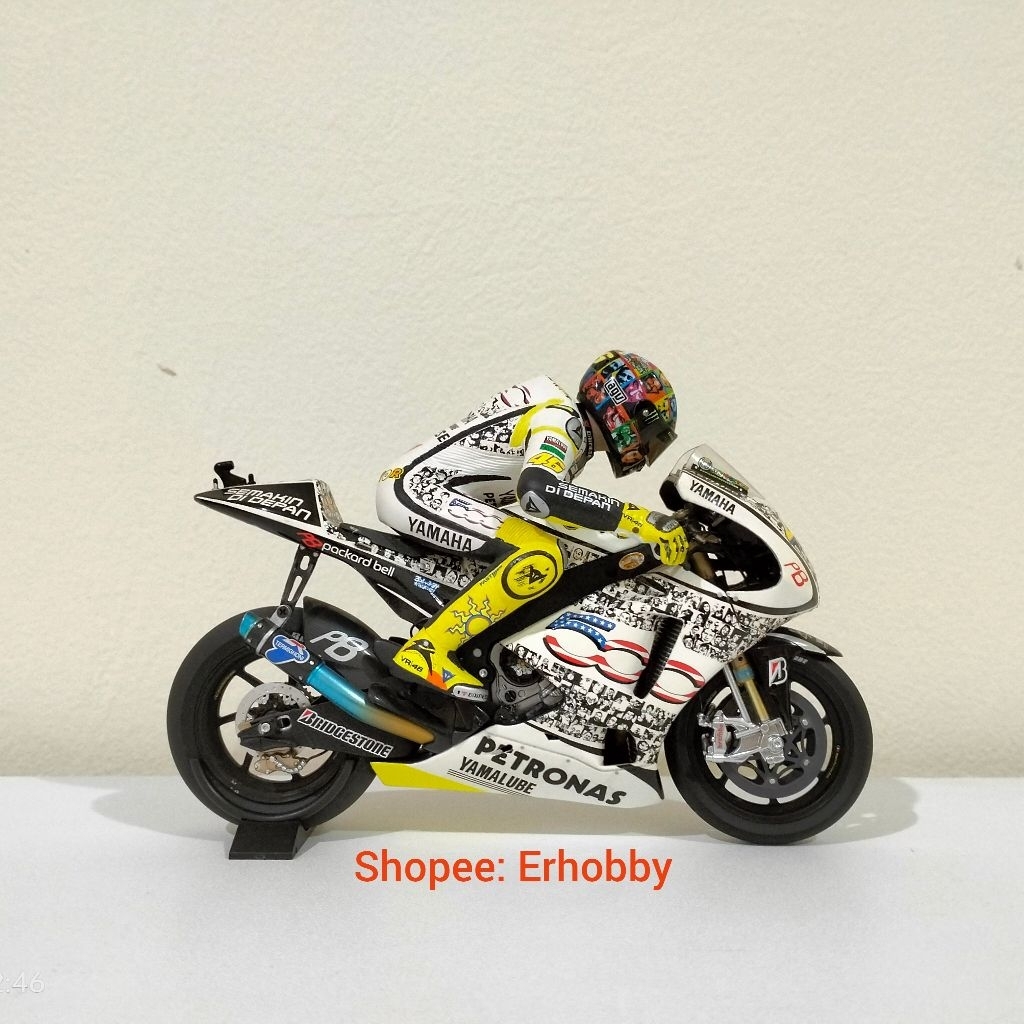 Minichamps Skala 1:12, Yamaha YZRM1 GP Laguna Seca 2010 & Figure, Valentino Rossi #46
