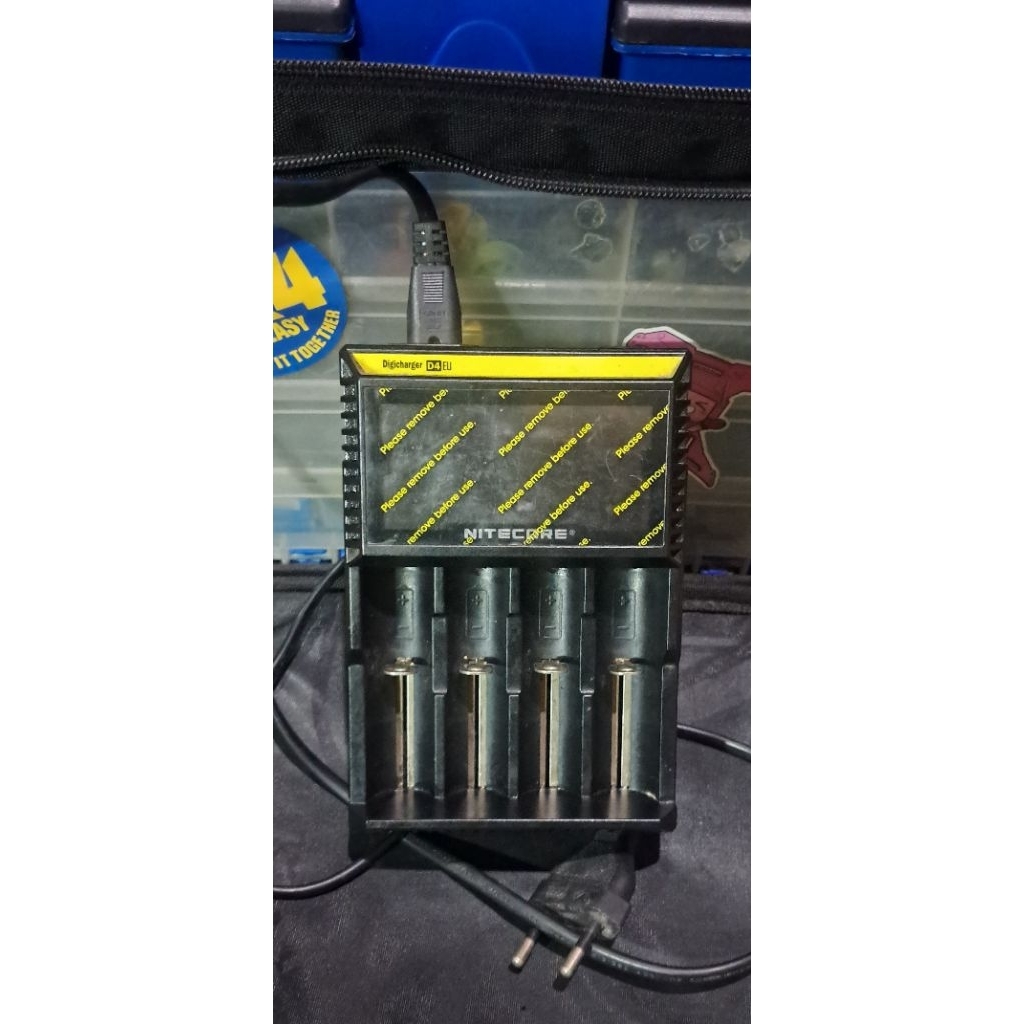 charger nitecore D4 EU. bekas kondisi mulus seperti baru
