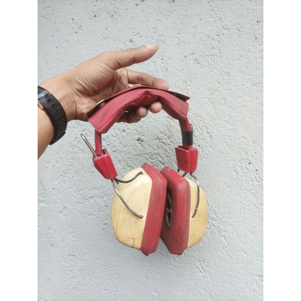 radio walkman headphone retro