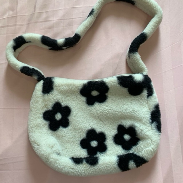 y2k flower fur zip up mini bag | tas kecil wanita bunga hitam putih