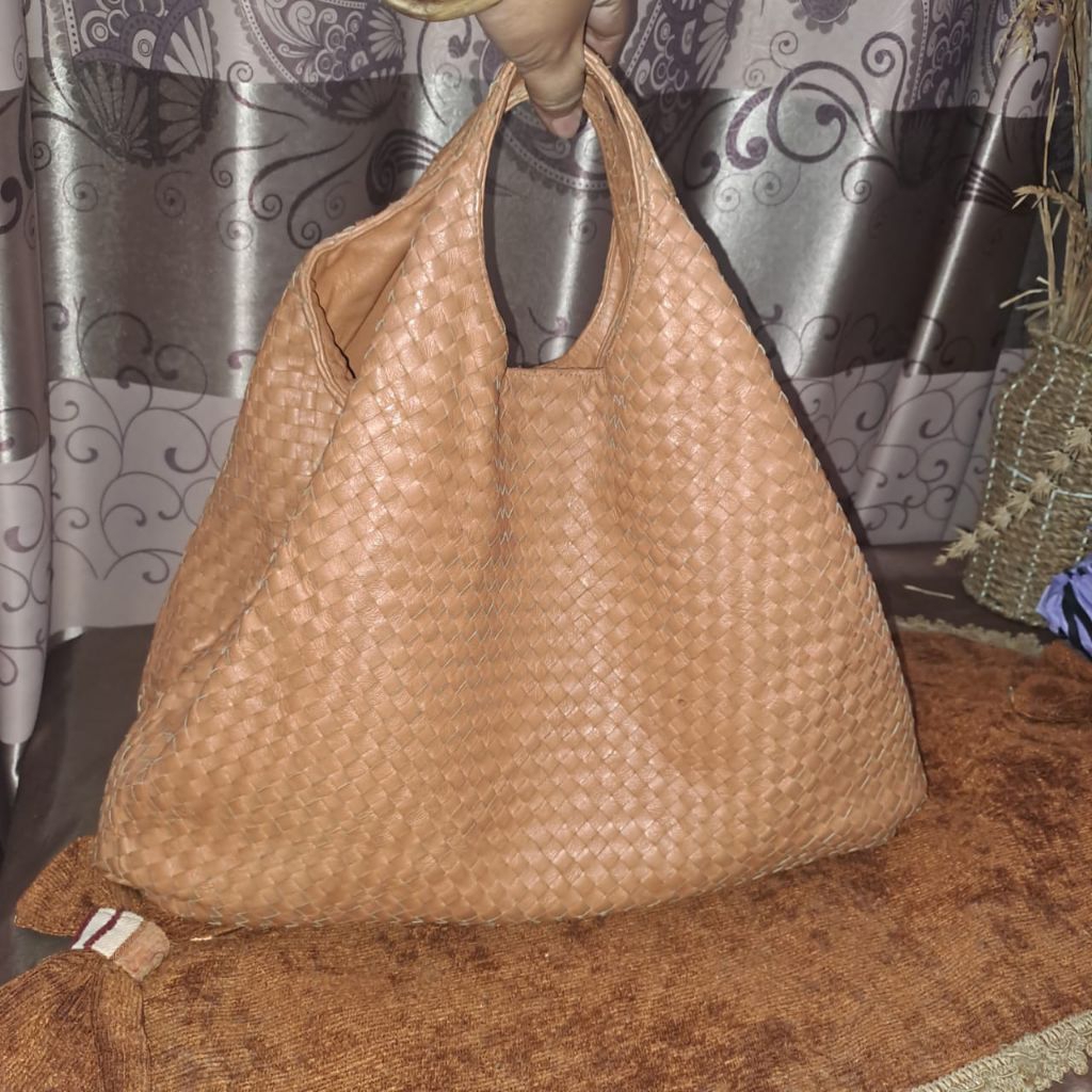Tas kulas hobo hand bag full anyam brand Daad.