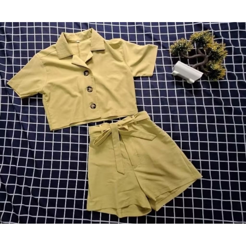 set atasan celana pendek wanita warna kuning mustard