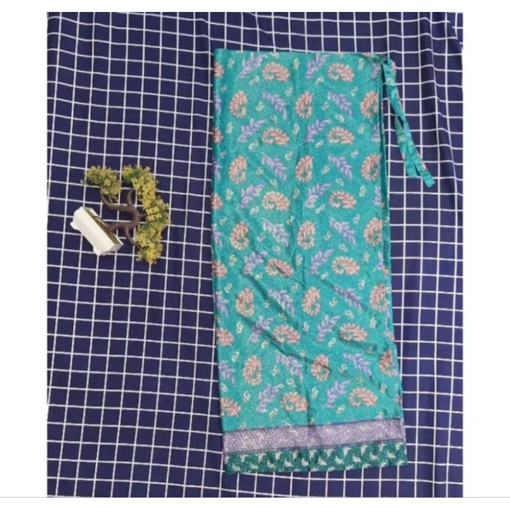 rok lilit sutra motif batik warna hijau tosca