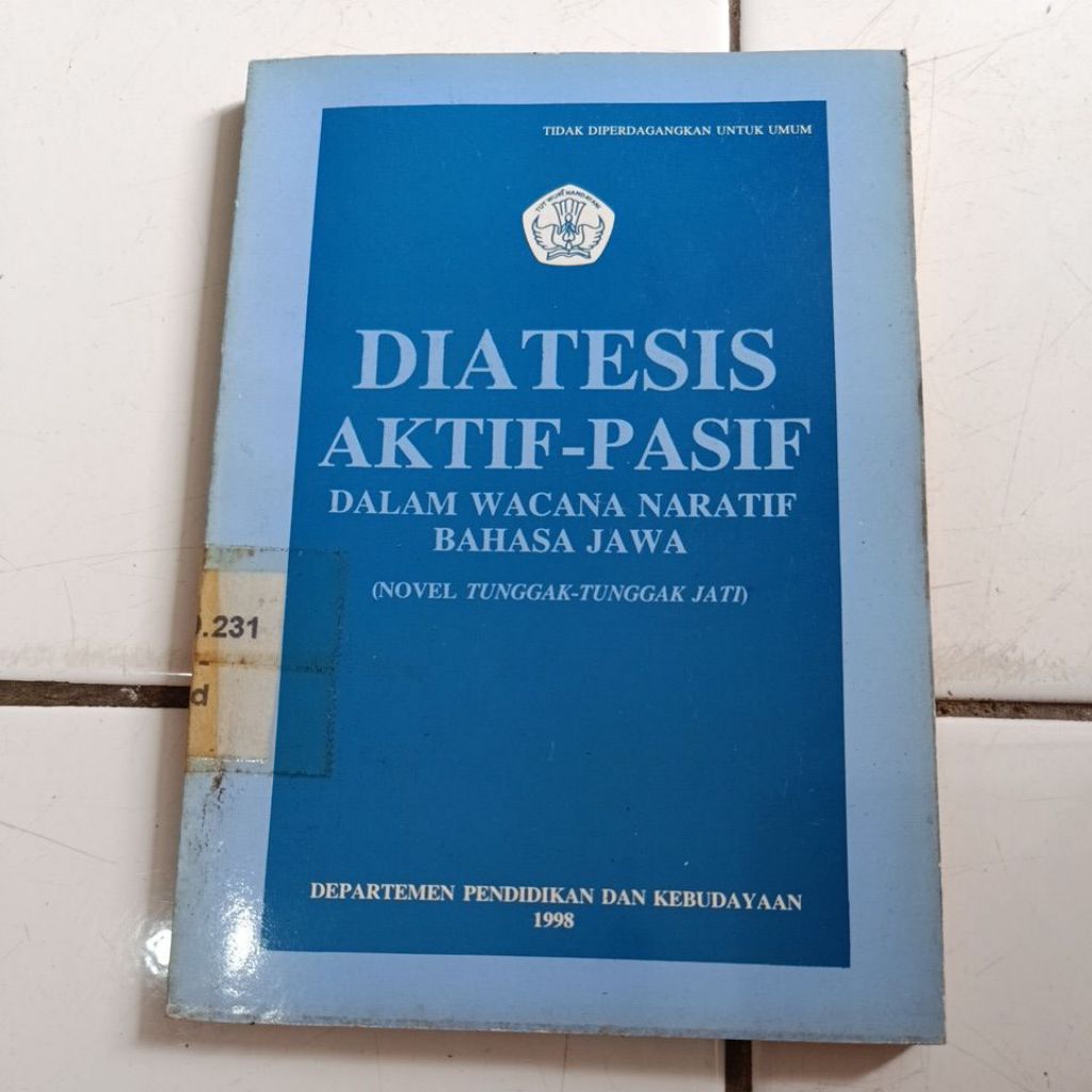 DIATESIS AKTIF-PASIF DALAN WACANA NARATIF BAHASA JAWA (NOVEL TUNGGAK-TUNGGAK JATI)