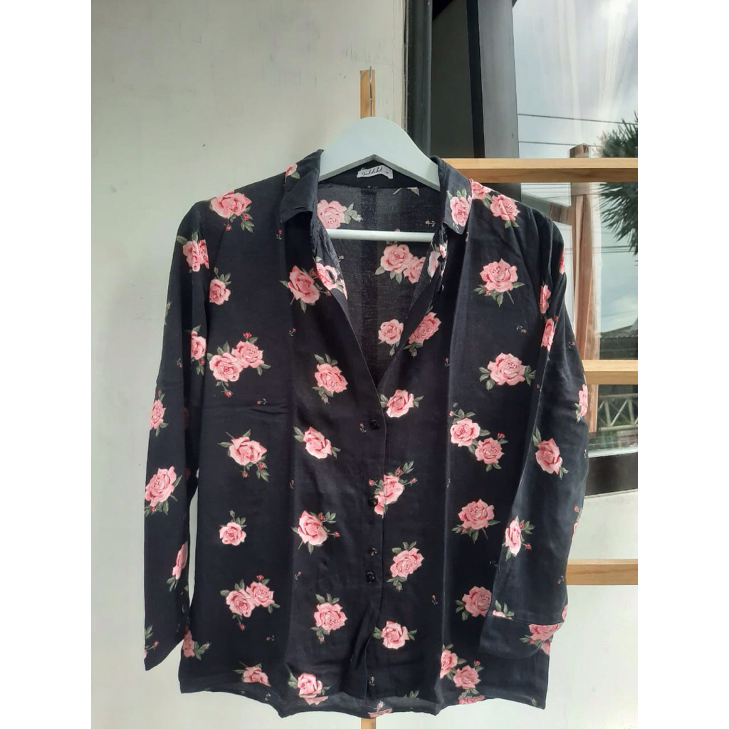 Kemeja Wanita Motif Bunga-bunga
