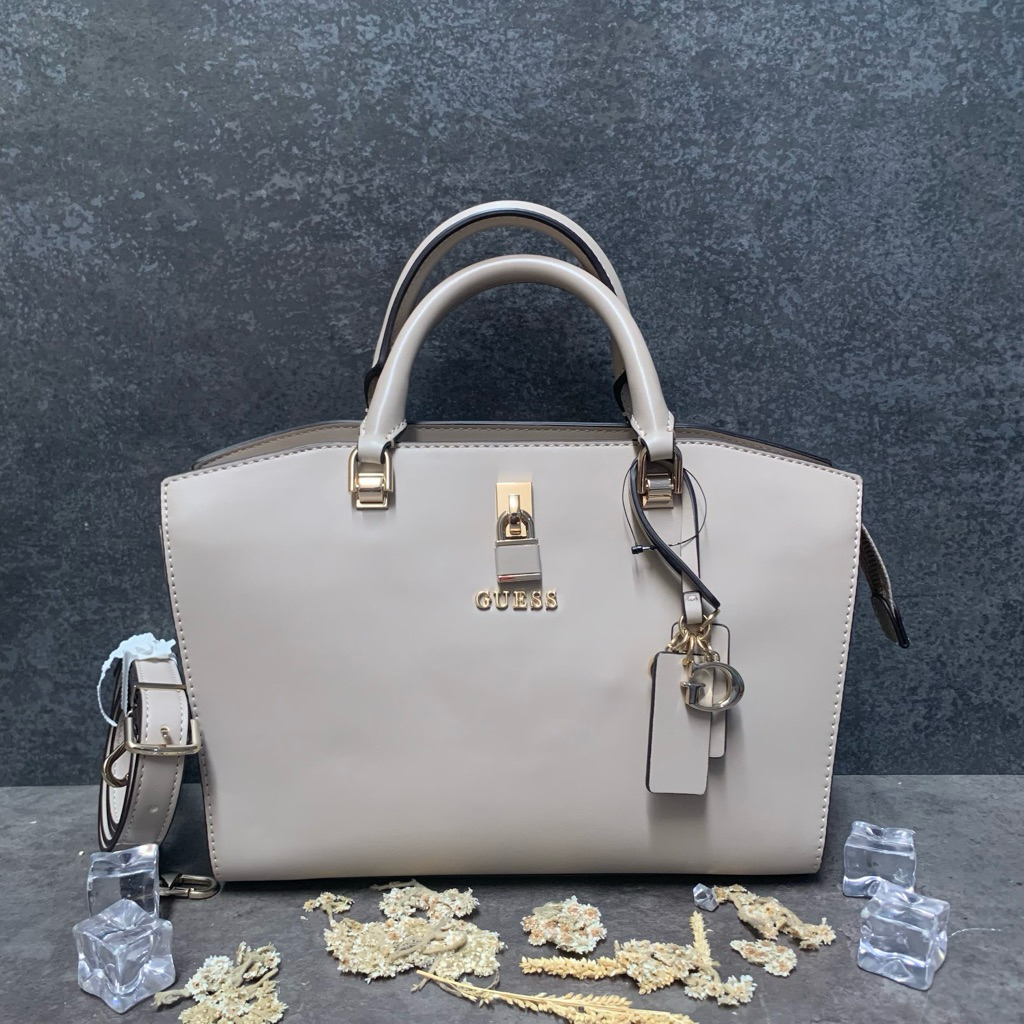 READY QUEENSLAND SATCHEL ORIGINAL GUESS SALE 70% TAS WANITA