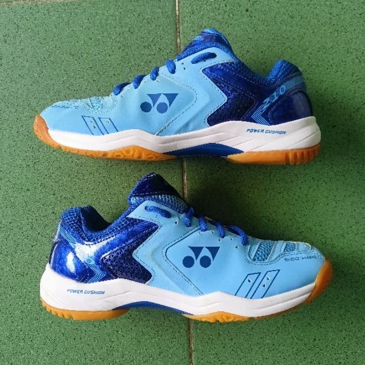 sepatu badminton second (yonex SHB210)