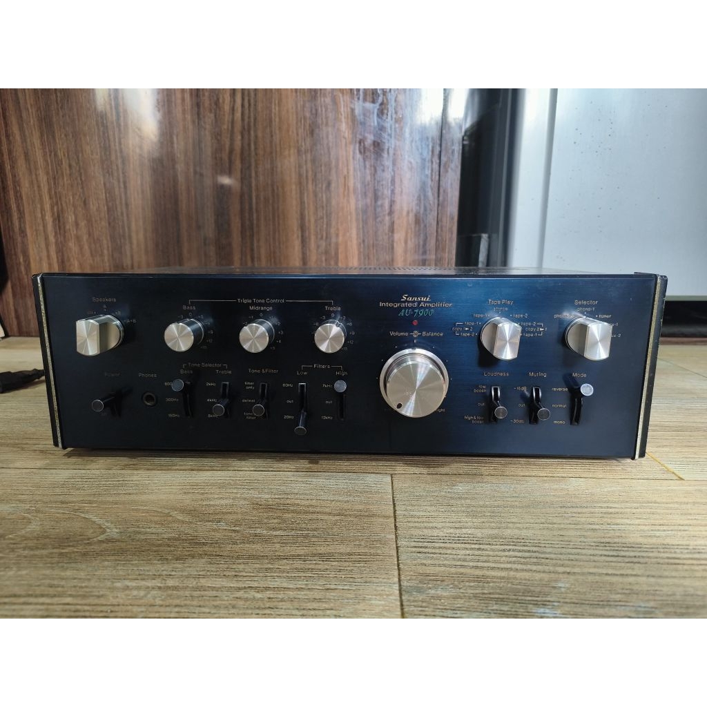 Amplifier Sansui Au-7900 ( produksi tahun 1975-1977)