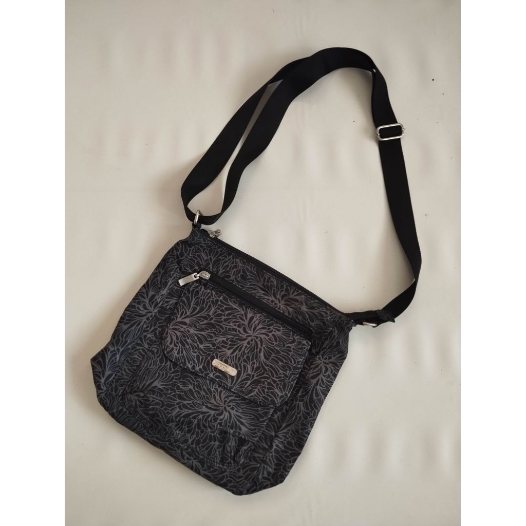 Balenciaga sling bag motif keren