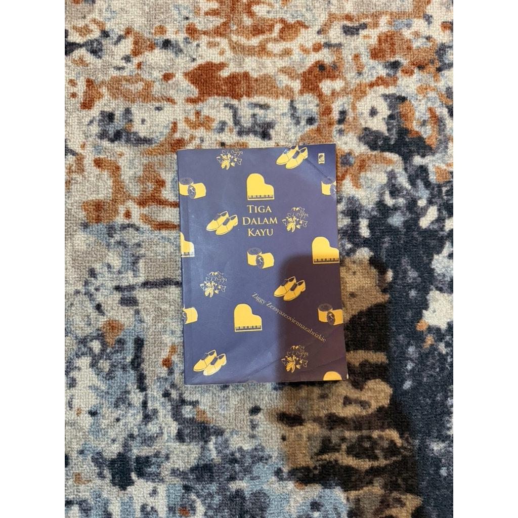 Preloved Book, Tiga Dalam Kayu - Ziggy Zesyazeoviennazabrizkie