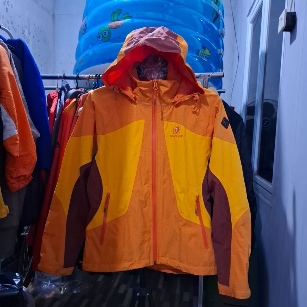 JAKET OUTDOOR GORETEX BLACKYAK GORPCORE SECOND