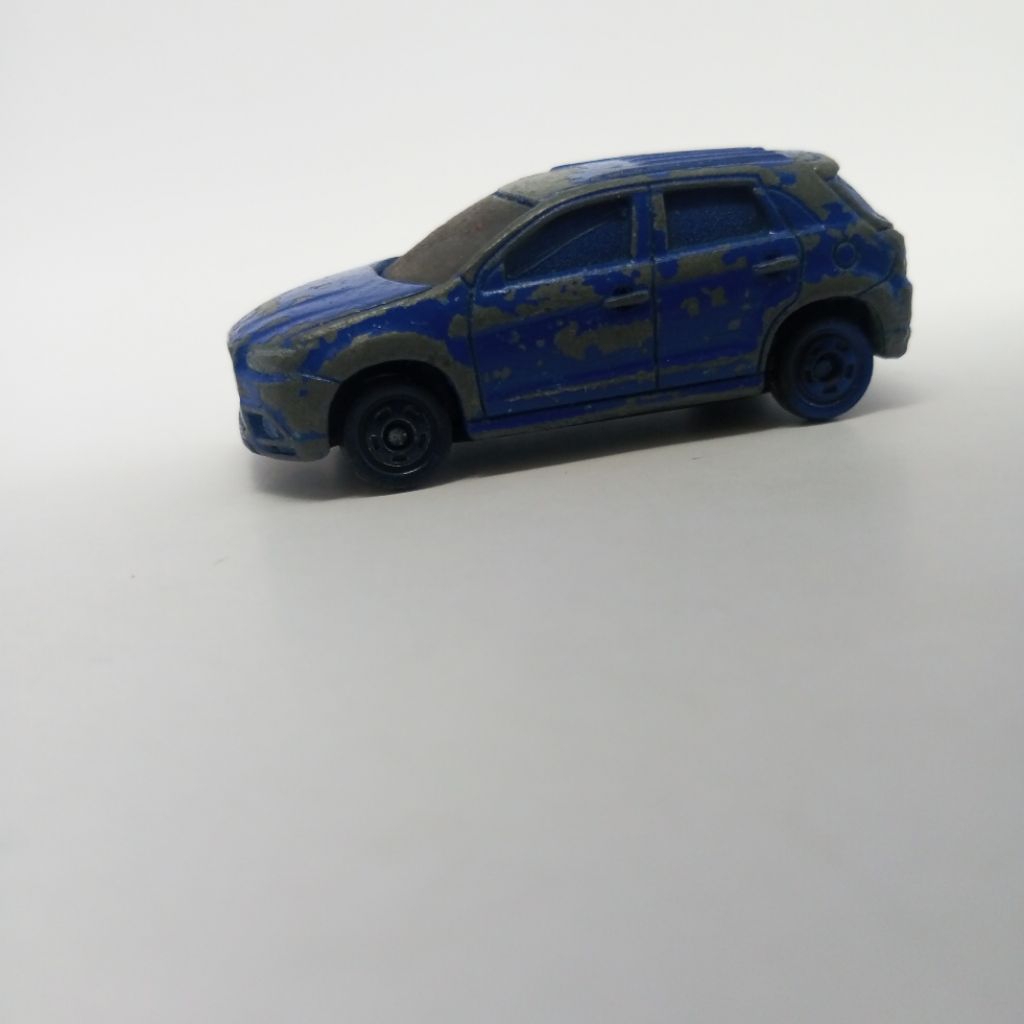 mobil Tomica bekas