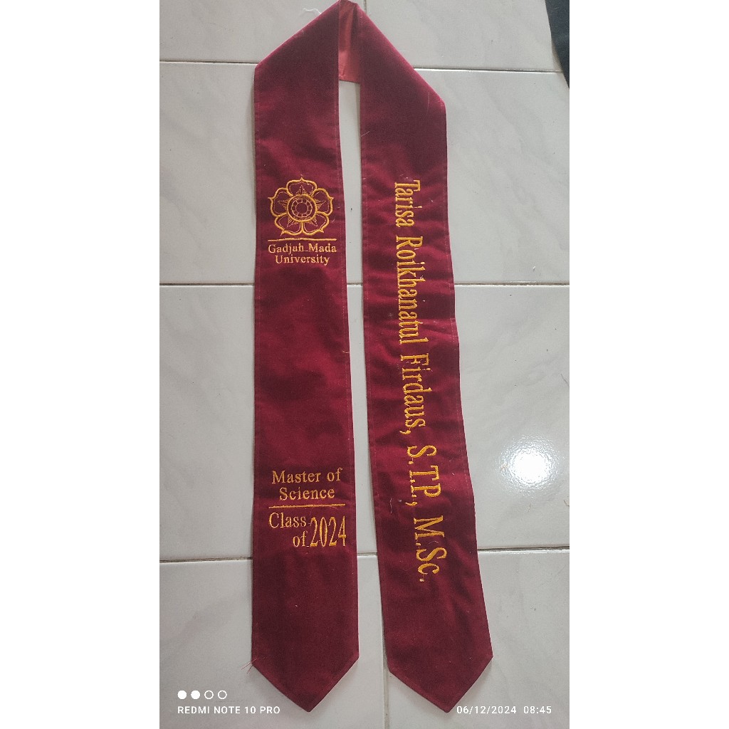 Selempang Wisuda Bordir Sarjana Eksklusif Desain Mewah Custom Bebas | Produksi Cawas Klaten