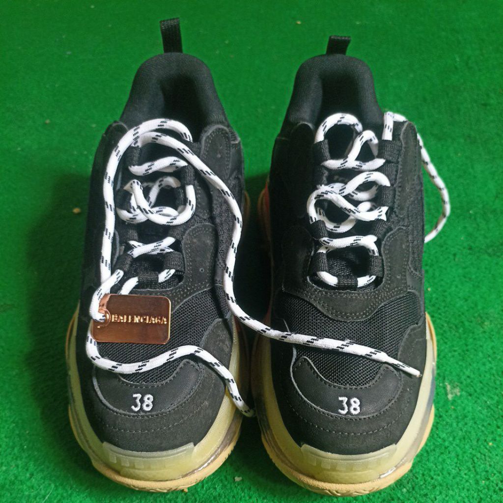 Sepatu BALENCIAGA