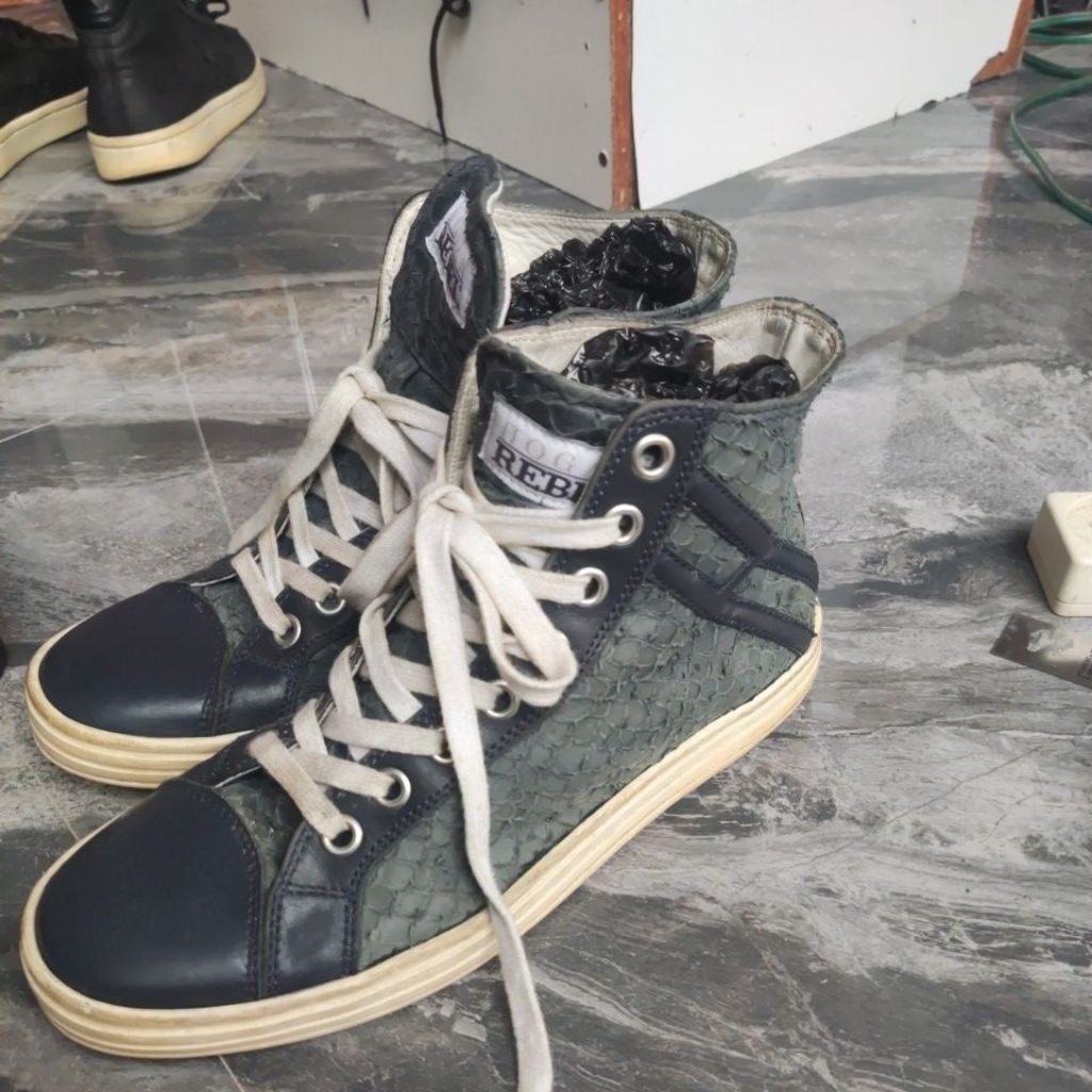 sepatu Hogan bekas zise 41 insole 26