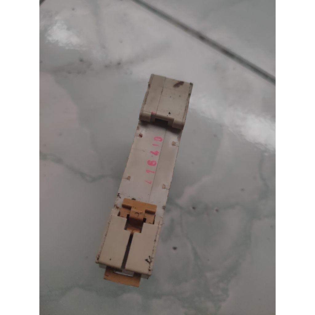 MCB MERLIN GERIN MULTI 9 TYPE 2 10A C45 5kA IEC ORIGINAL SCHNEIDER ELECTRIC