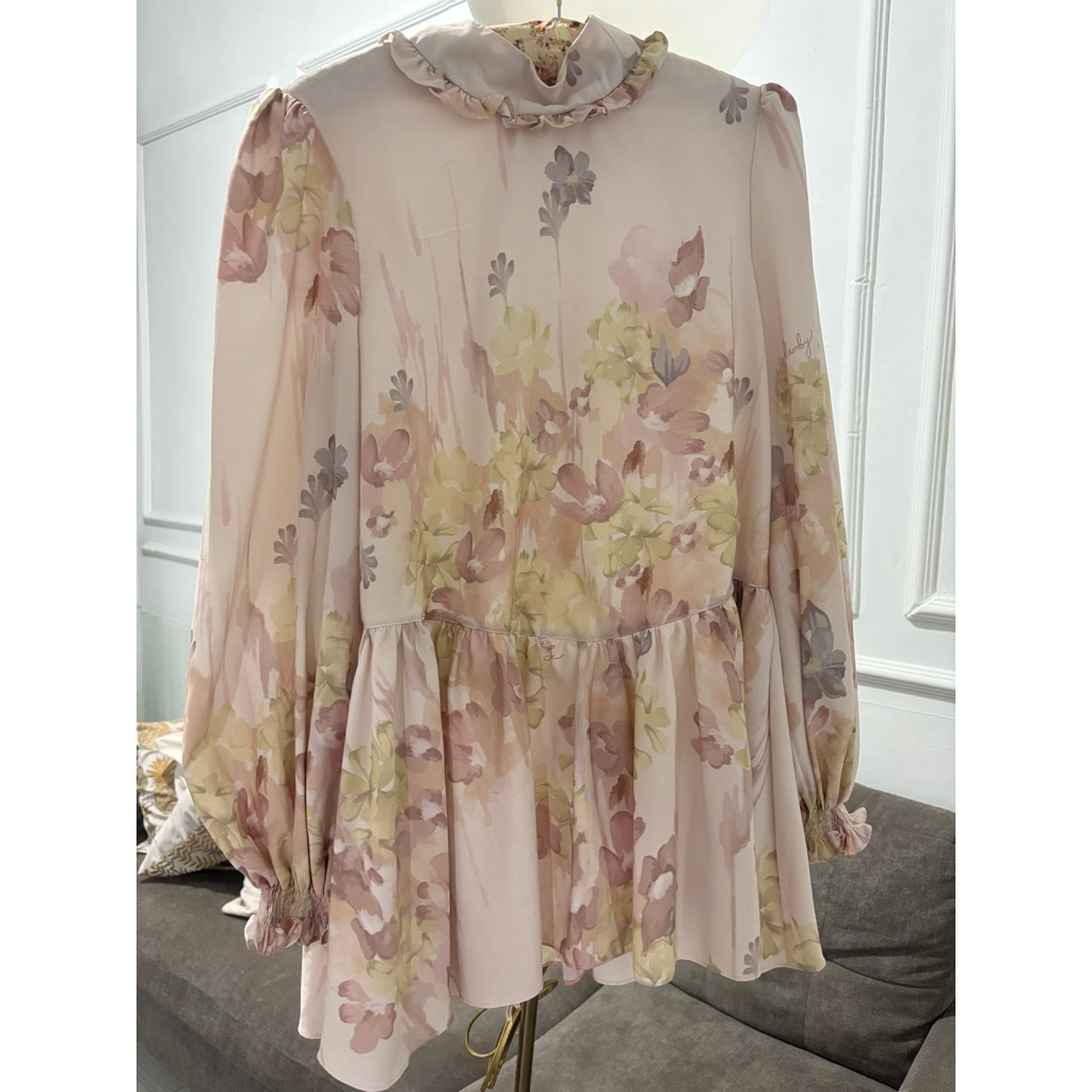 wearing klamby preloved xs l