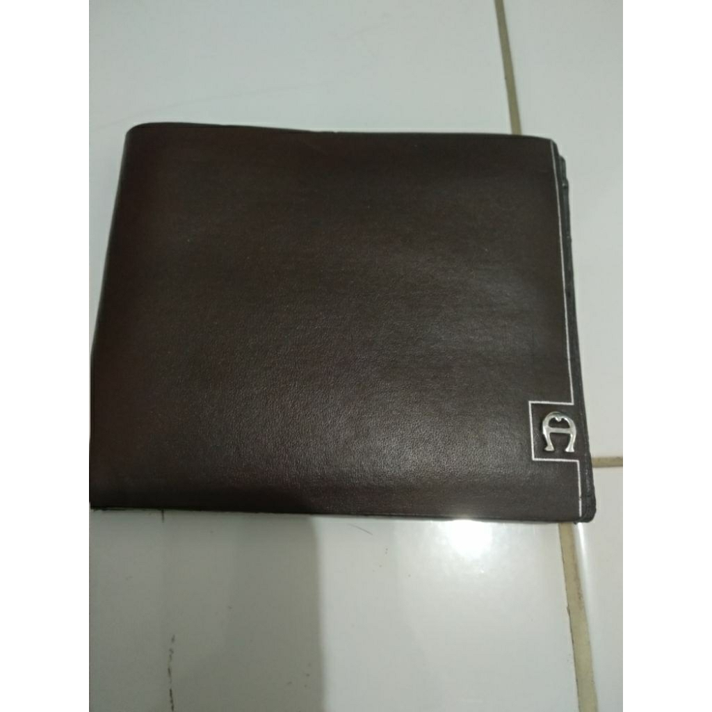 dompet lipat pria merk aigner