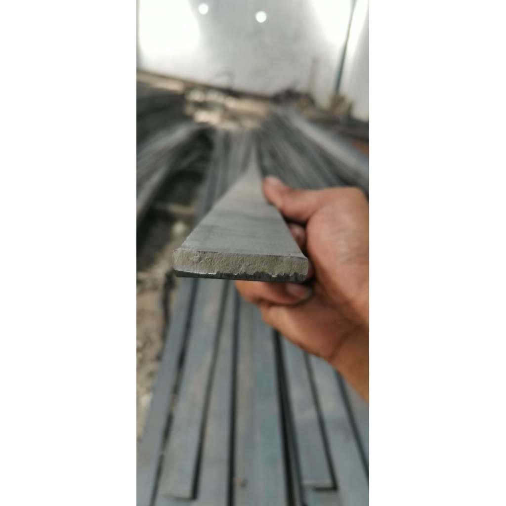 Plat Strip Besi Tebal 8.5 mm Lebar 4 cm