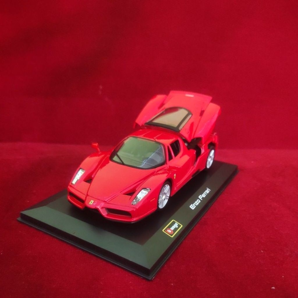Diecast mobil Ferrari Enzo Ferrari