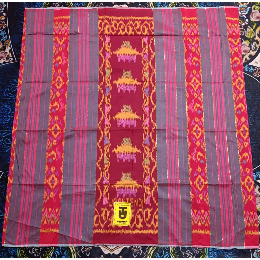 Sarung Upah Tendi Rumah Adat