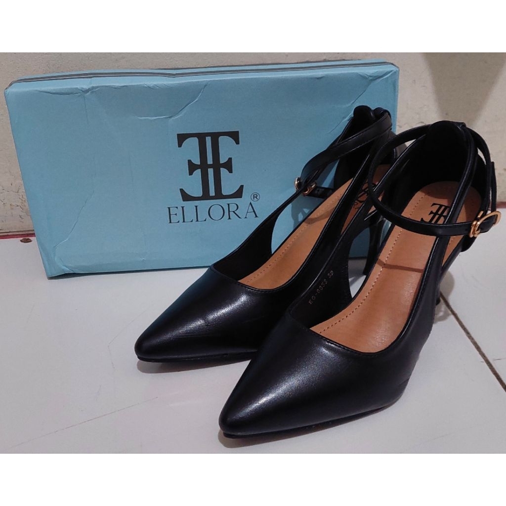[PRELOVED SEPATU] High Heels 8cm hitam Ellora